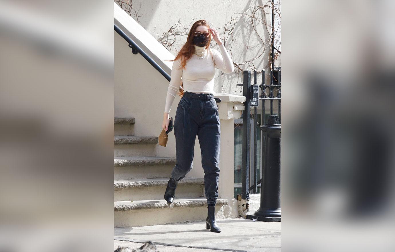 gigi hadid enjoying weather in nyc