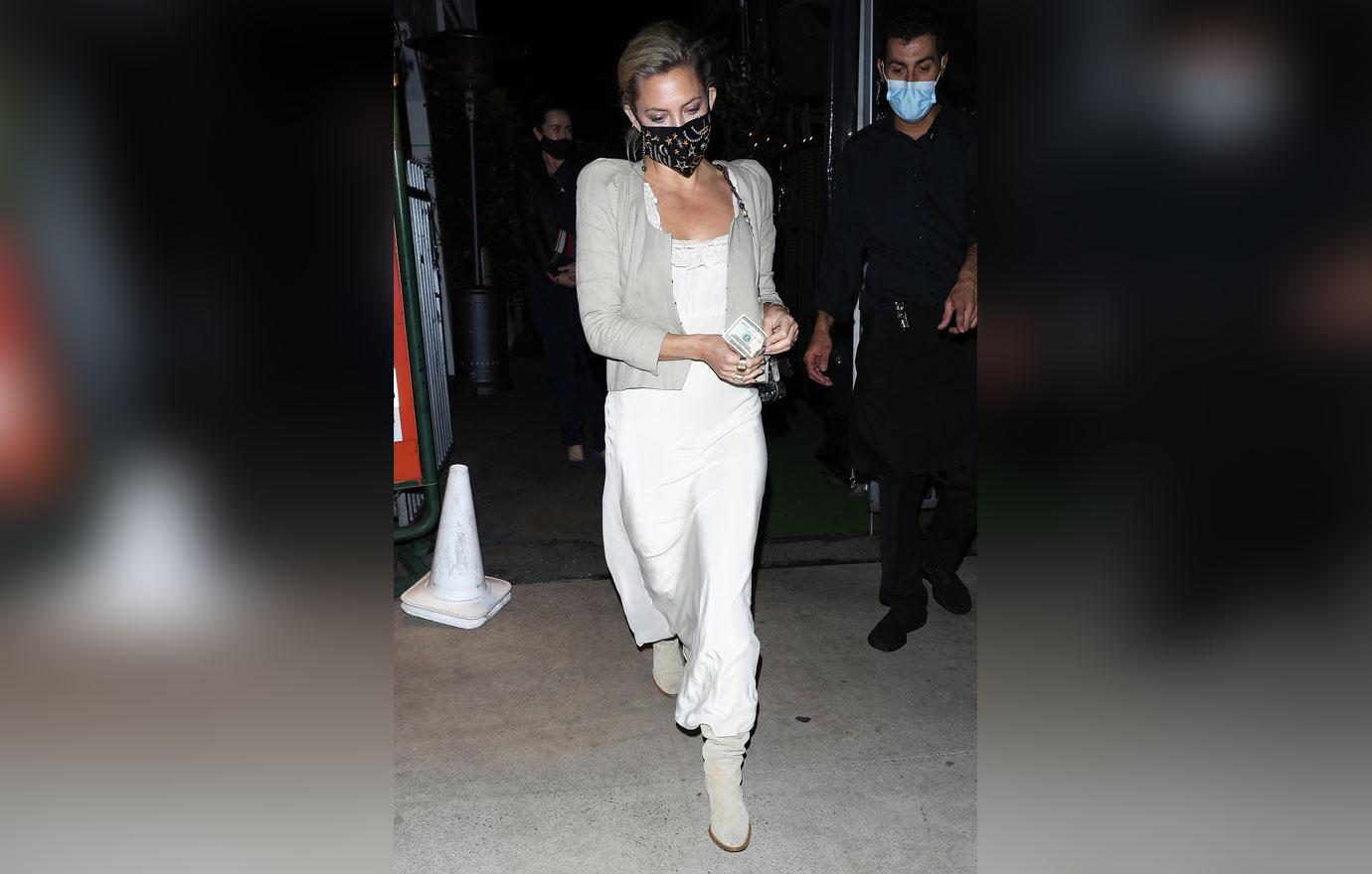 kate hudson wears a silk white dress as she dines at giorgio baldi restaurant