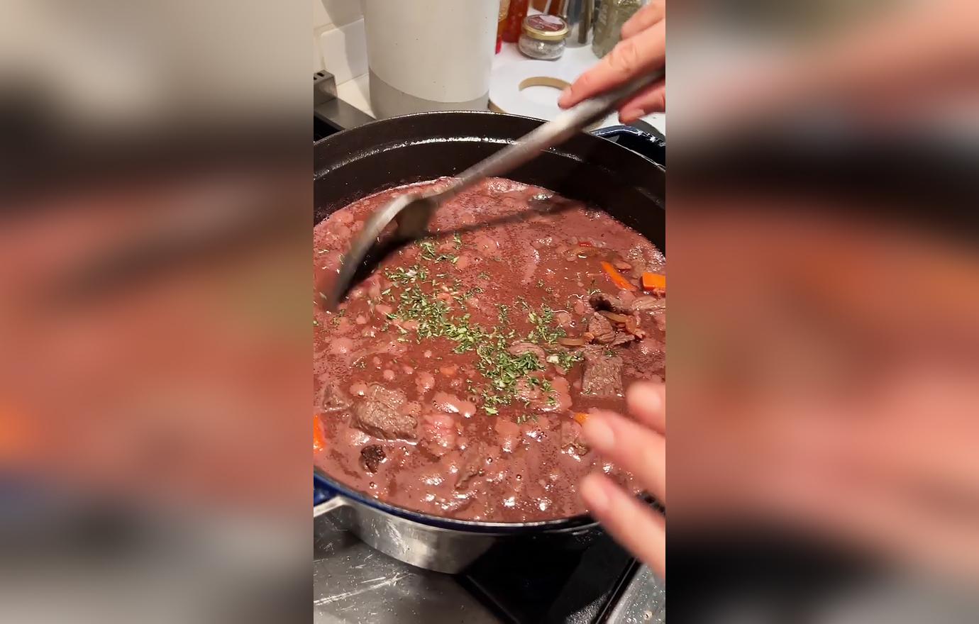 jennifer garner attempts to make ina garten beef bourguignon hilarious cooking fail mh