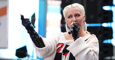 christina aguilera dive deeper into roots with second spanish album