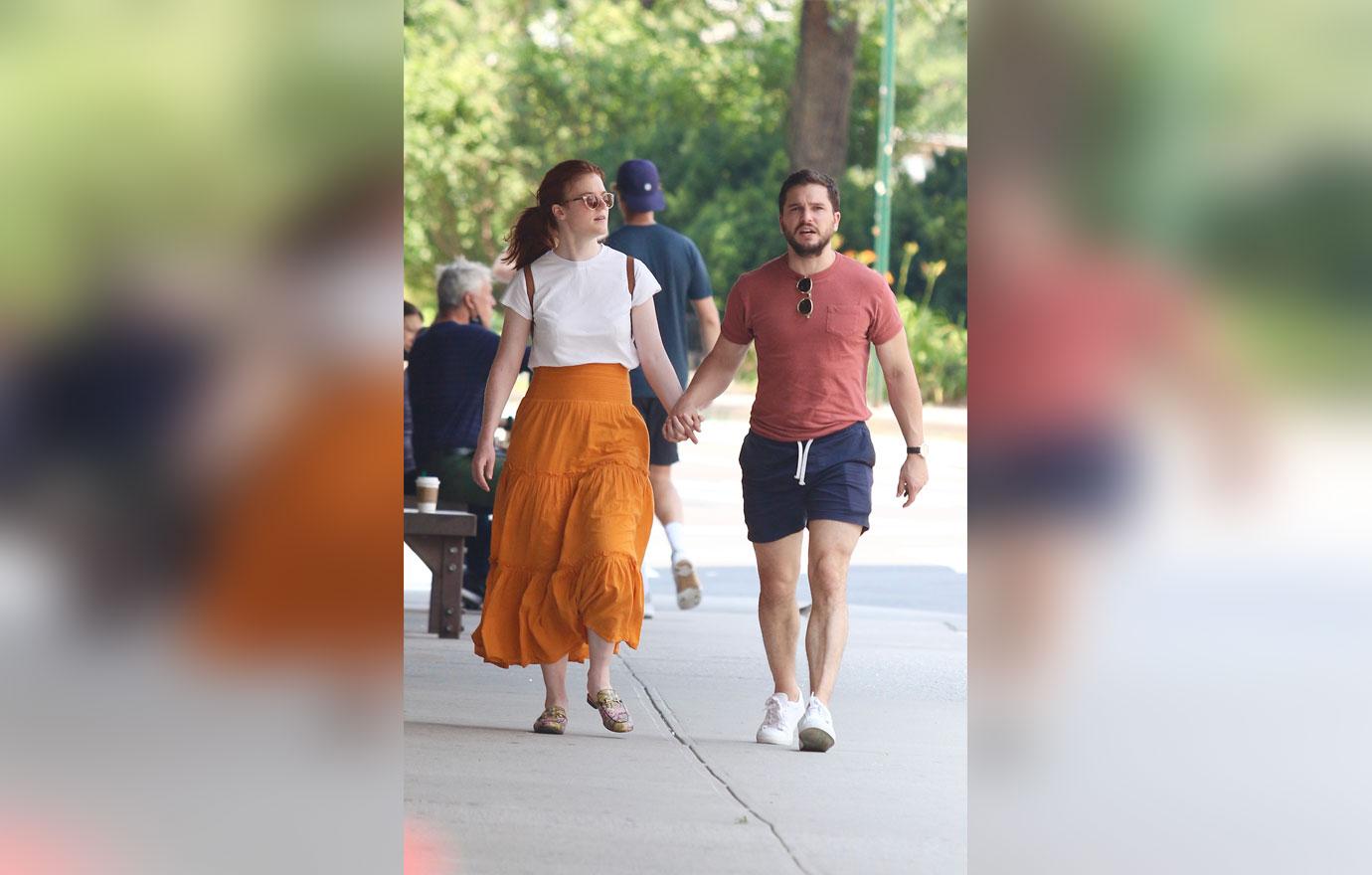 kit harington and rose leslie holding hands in manhattan