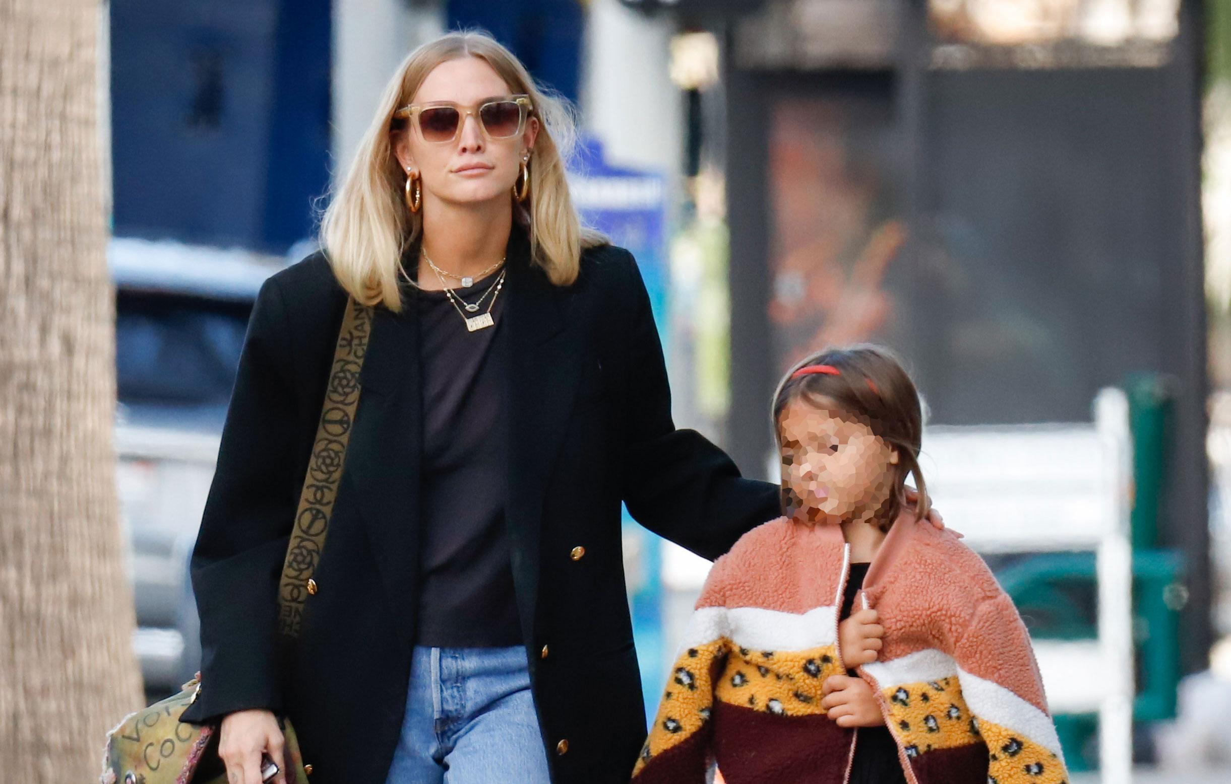 ashlee simpson out shopping with daughter jagger