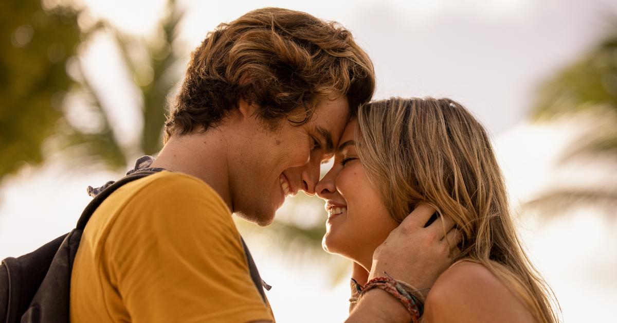 Outer Banks Sarah Et John B 'Outer Banks' Season 2 Trailer Shows John B & Sarah As Fugitives: Watch