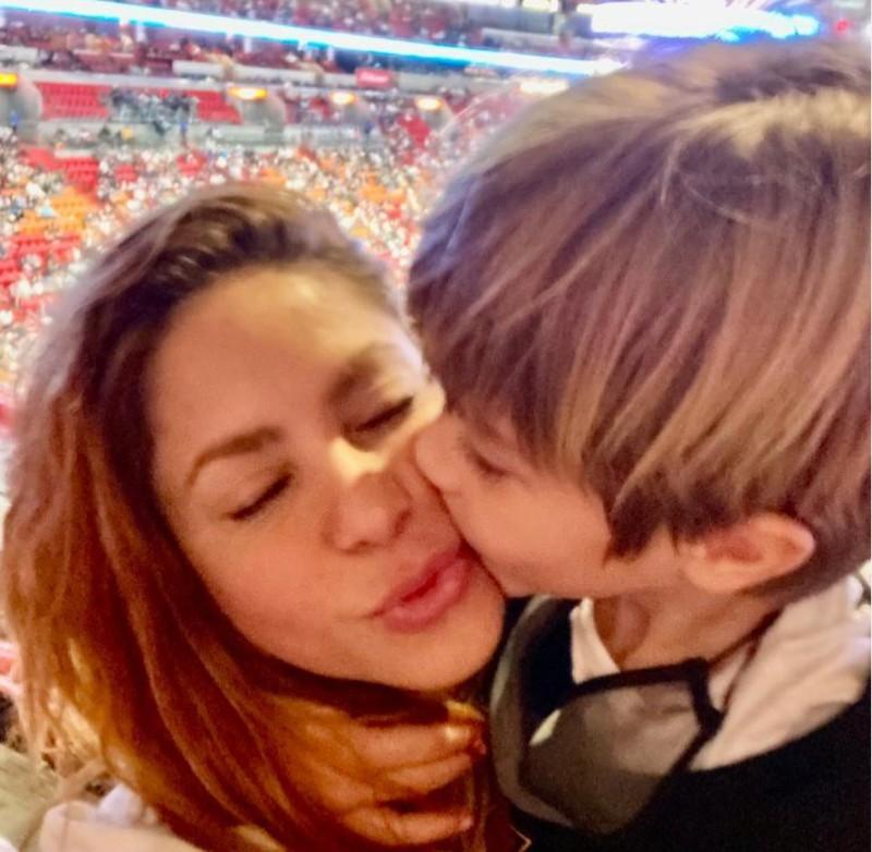 shakira cheers son sasha karate tournament