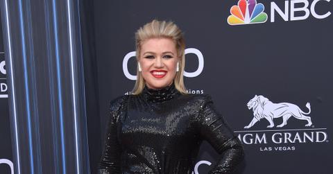 recording new music kelly clarkson heal divorce