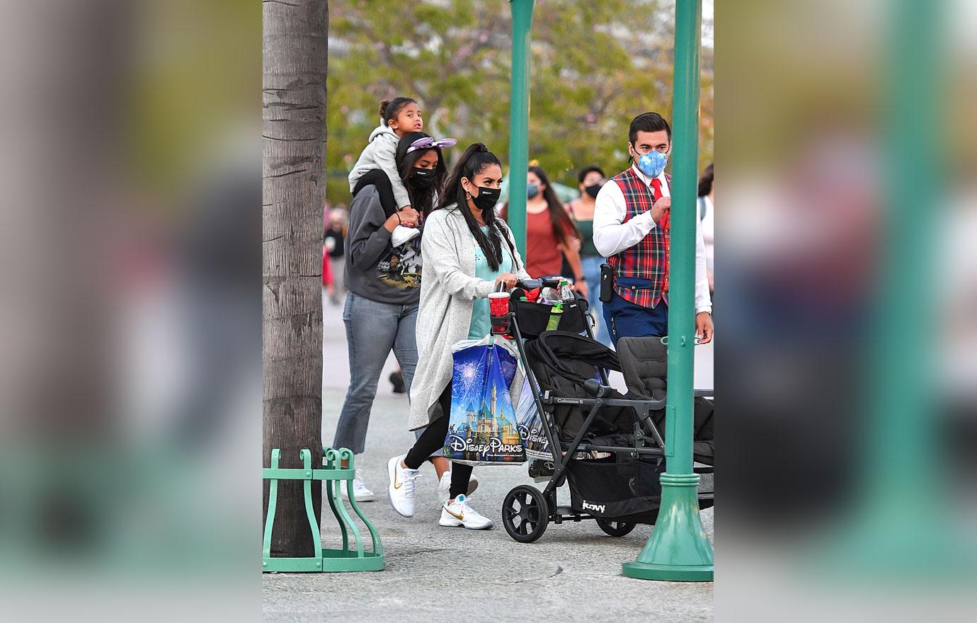 vanessa bryant and her kids celebrated mothers day with ciara and russell wilson at disneyland