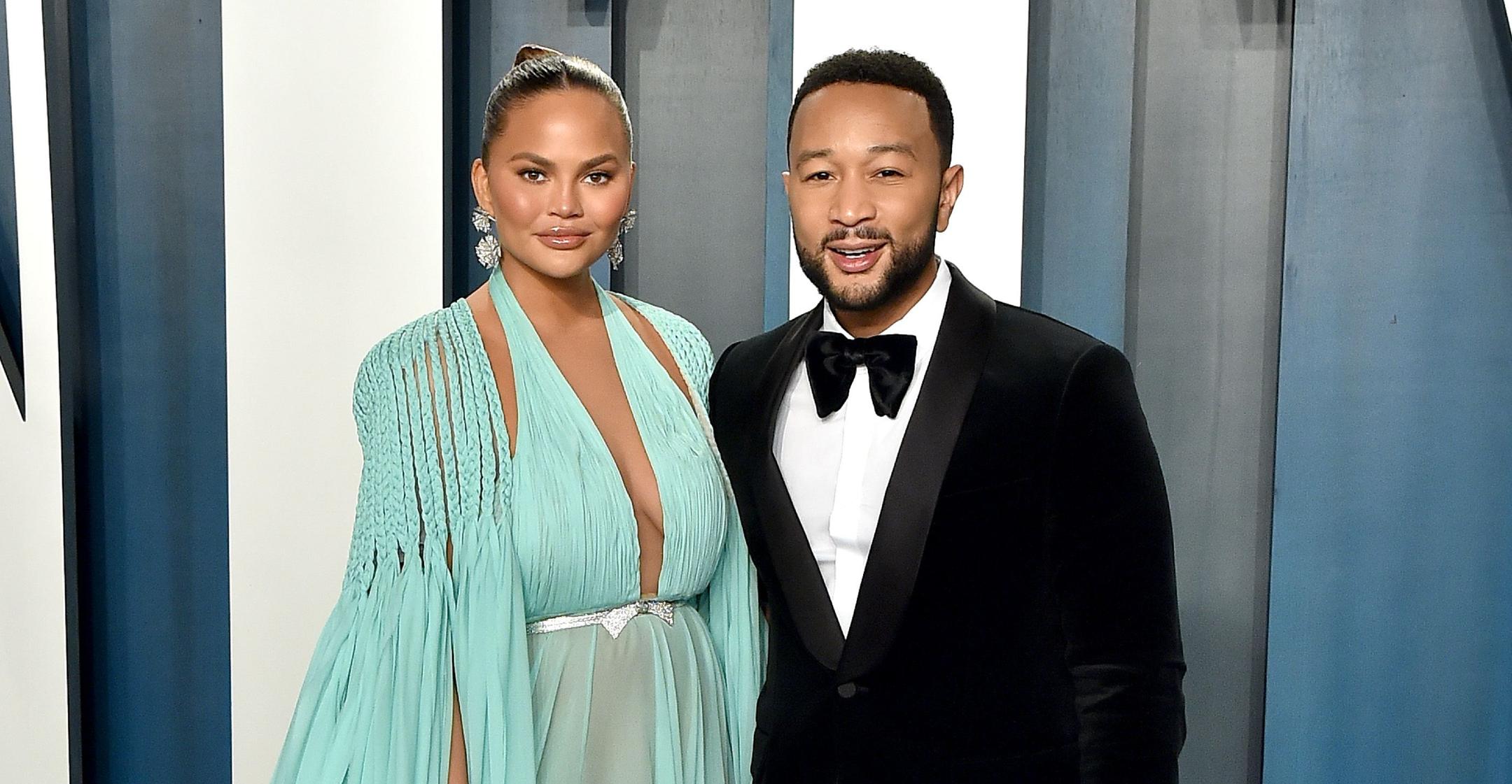 chrissy teigen brings kids grammys