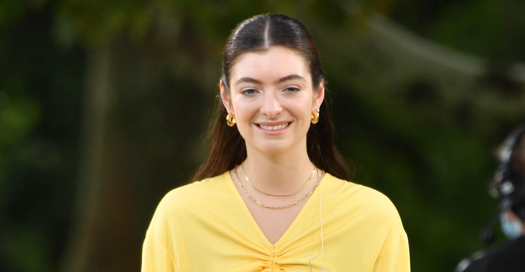 singer lorde explains why she quit social media admits process was horribly difficult