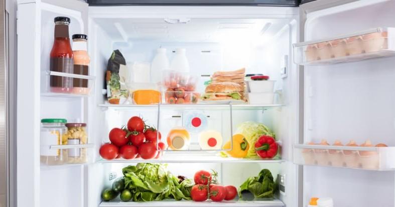 Photo of food in the fridge. 