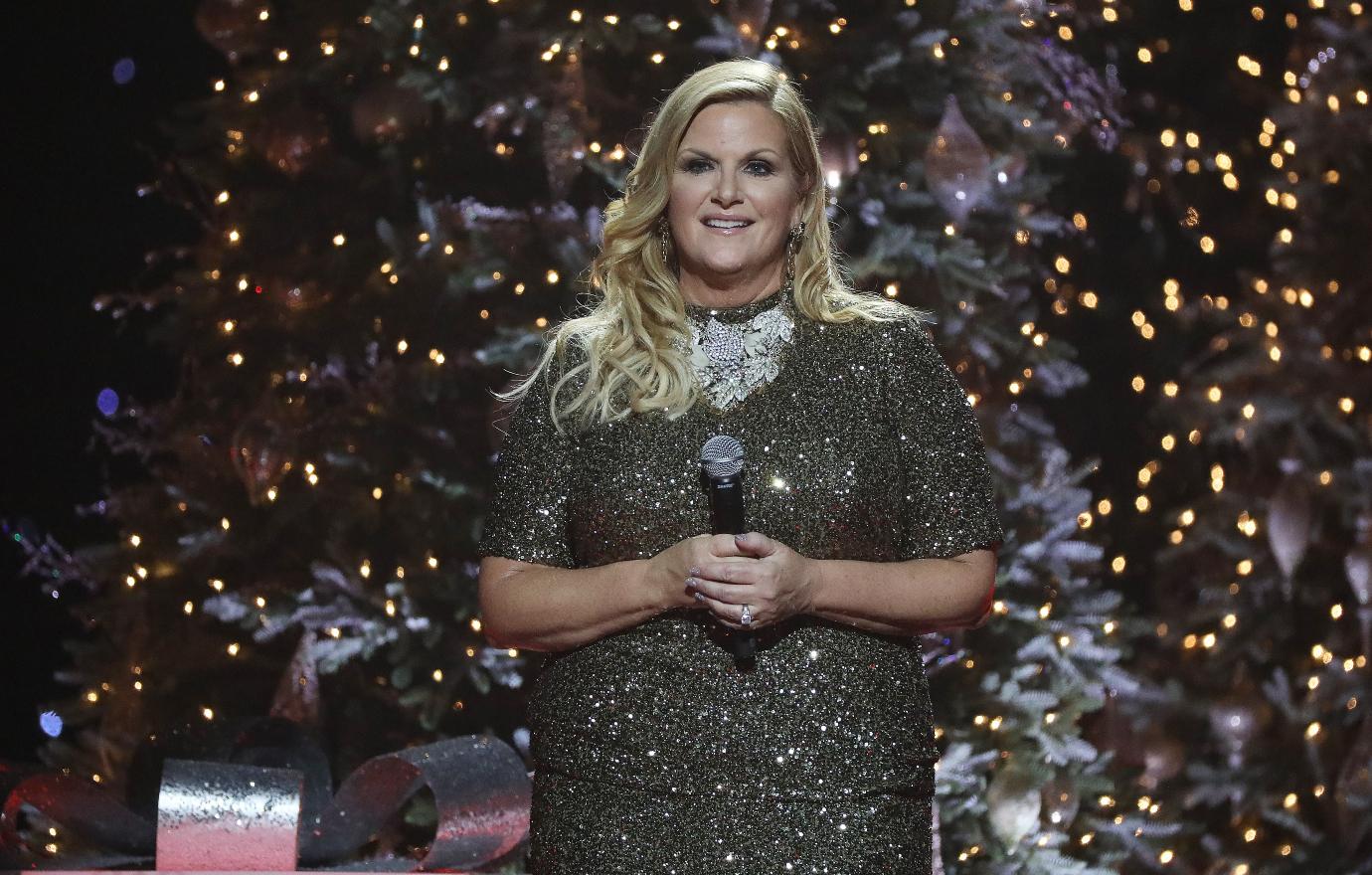 trisha yearwood betty white challenge raises money