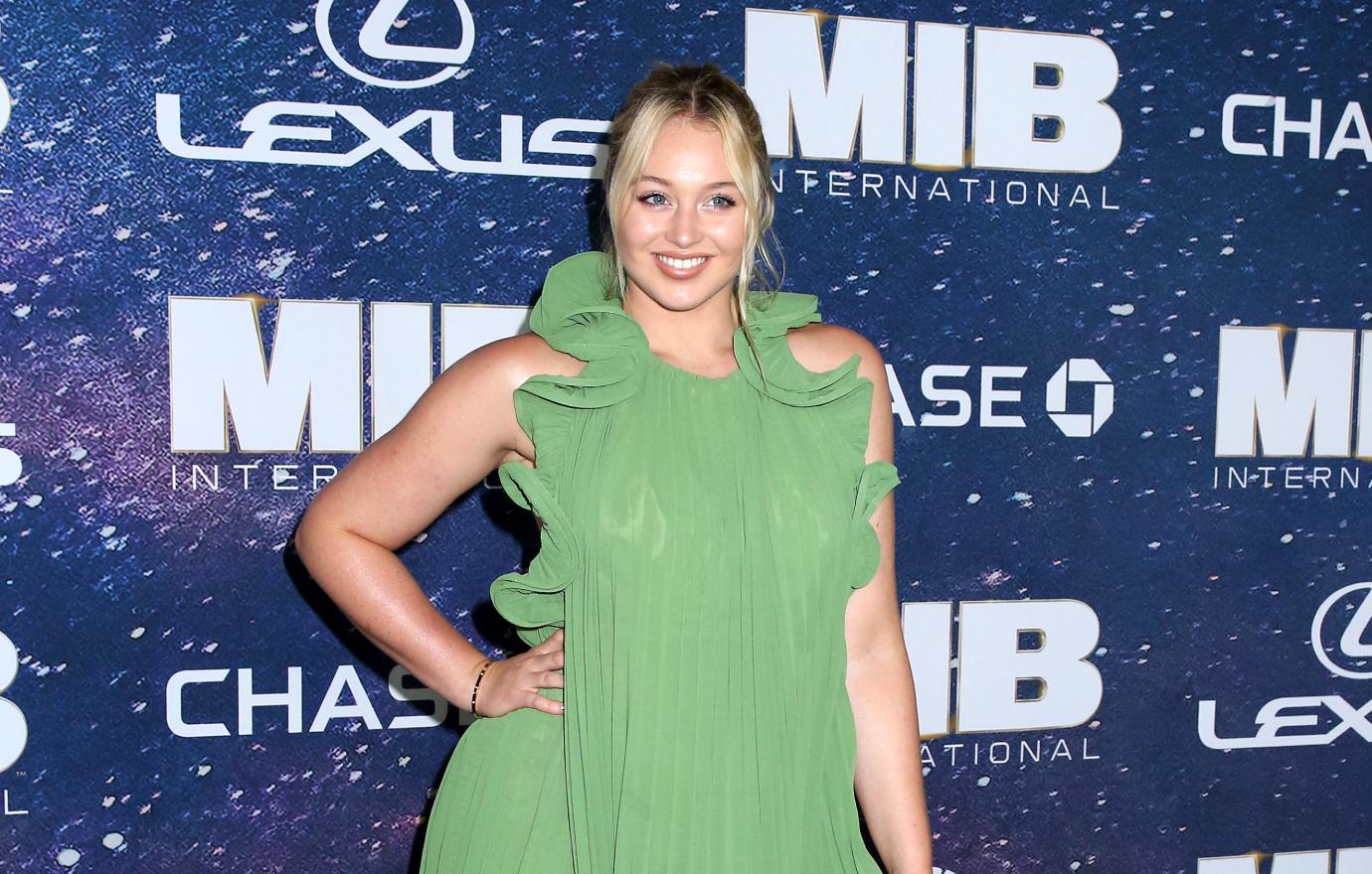 iskra lawrence social media positive space