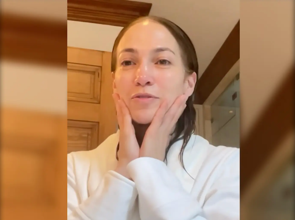 Jennifer Lopez posts new makeup-free selfie on Instagram