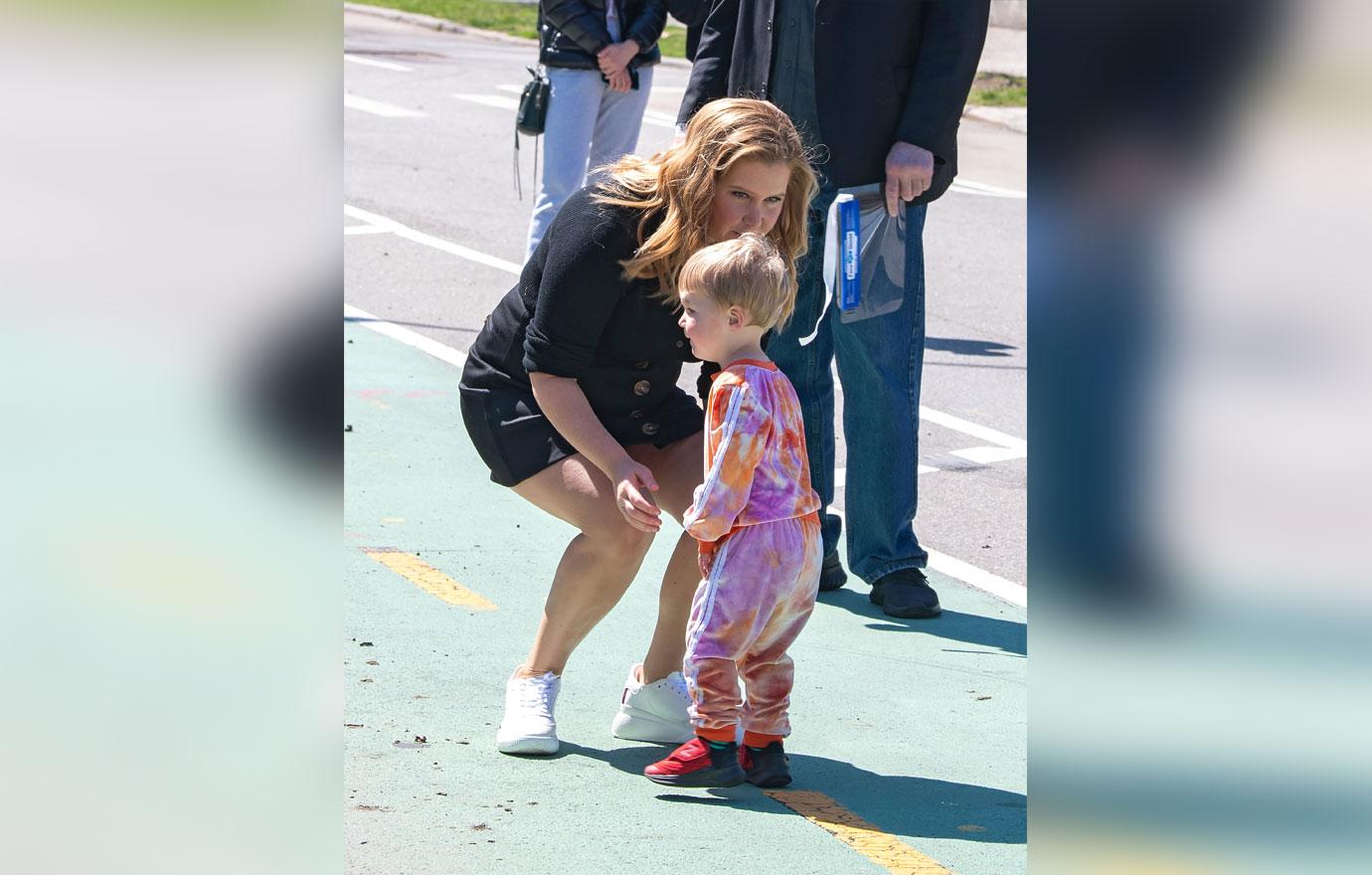 amy schumer and son gene at performance in astoria park