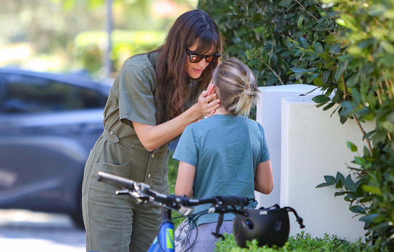 jennifer garner picks up samuel afflecks bike from the car in pacific palisades