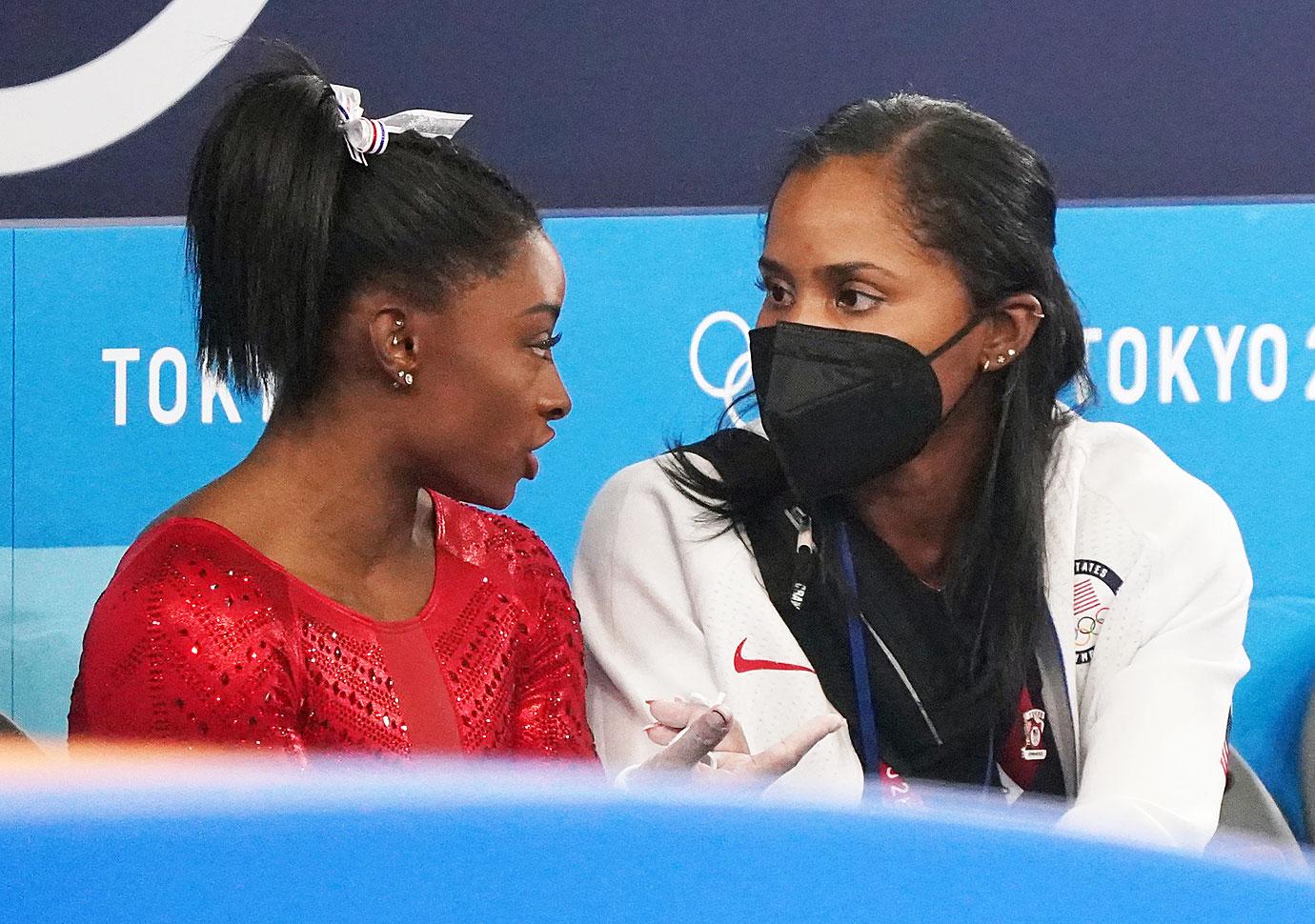 simone biles pulls out of womens artistic team all around finals