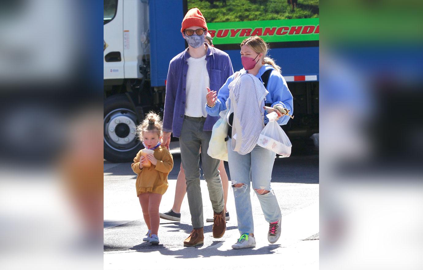 matthew koma and hilary duff at farmers market