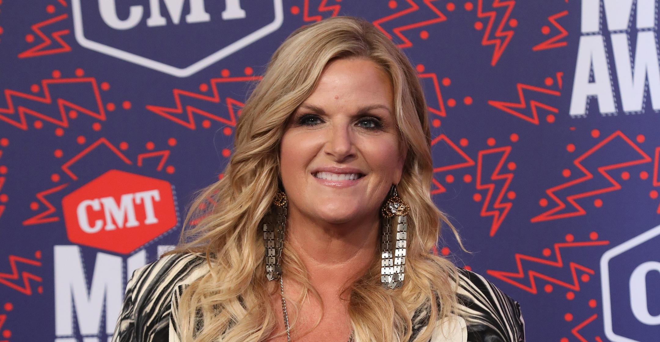 trisha yearwood banana split dessert nachos recipe