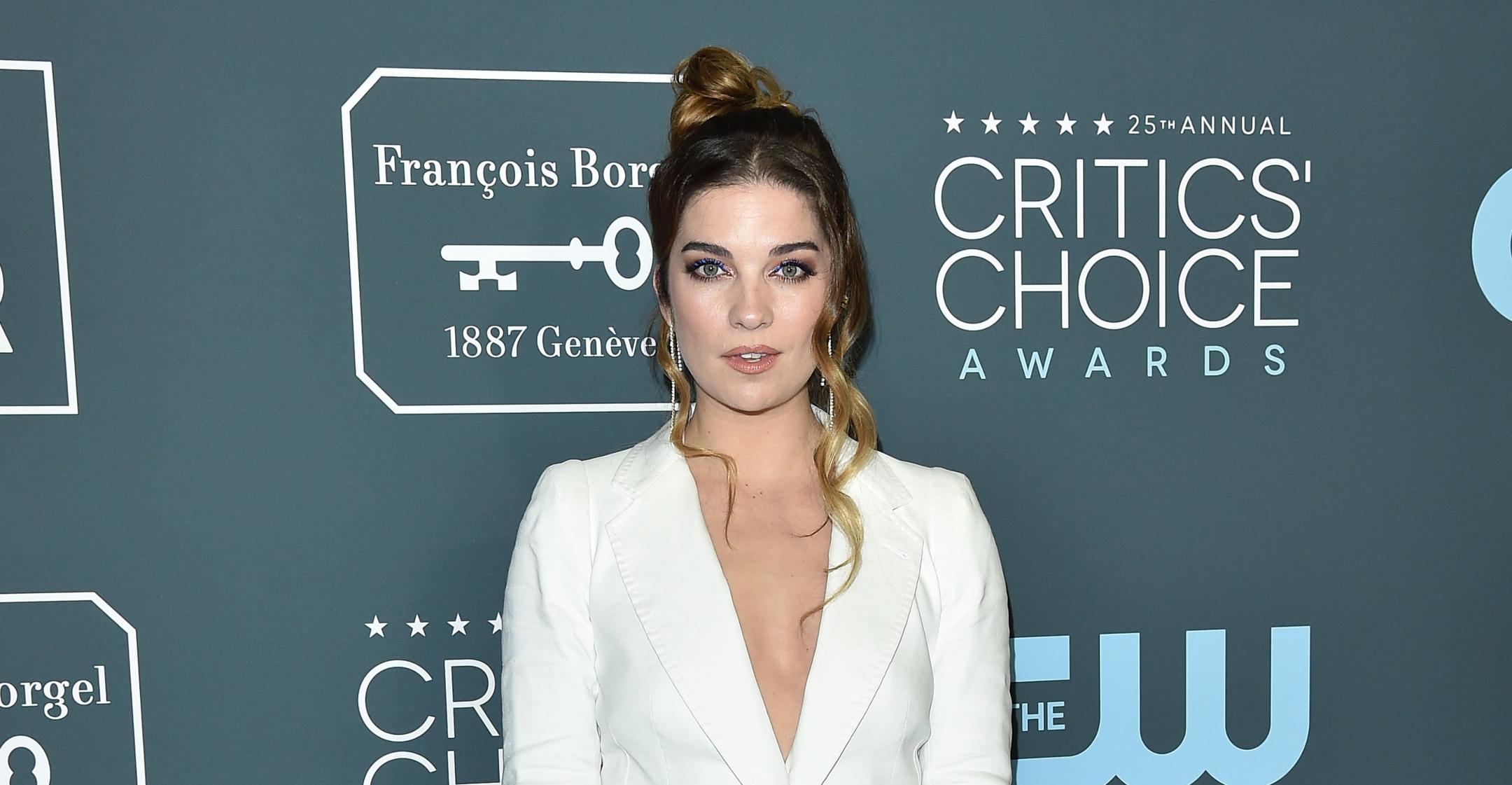 Annie Murphy Opens Up About Her Mental Health & Depression