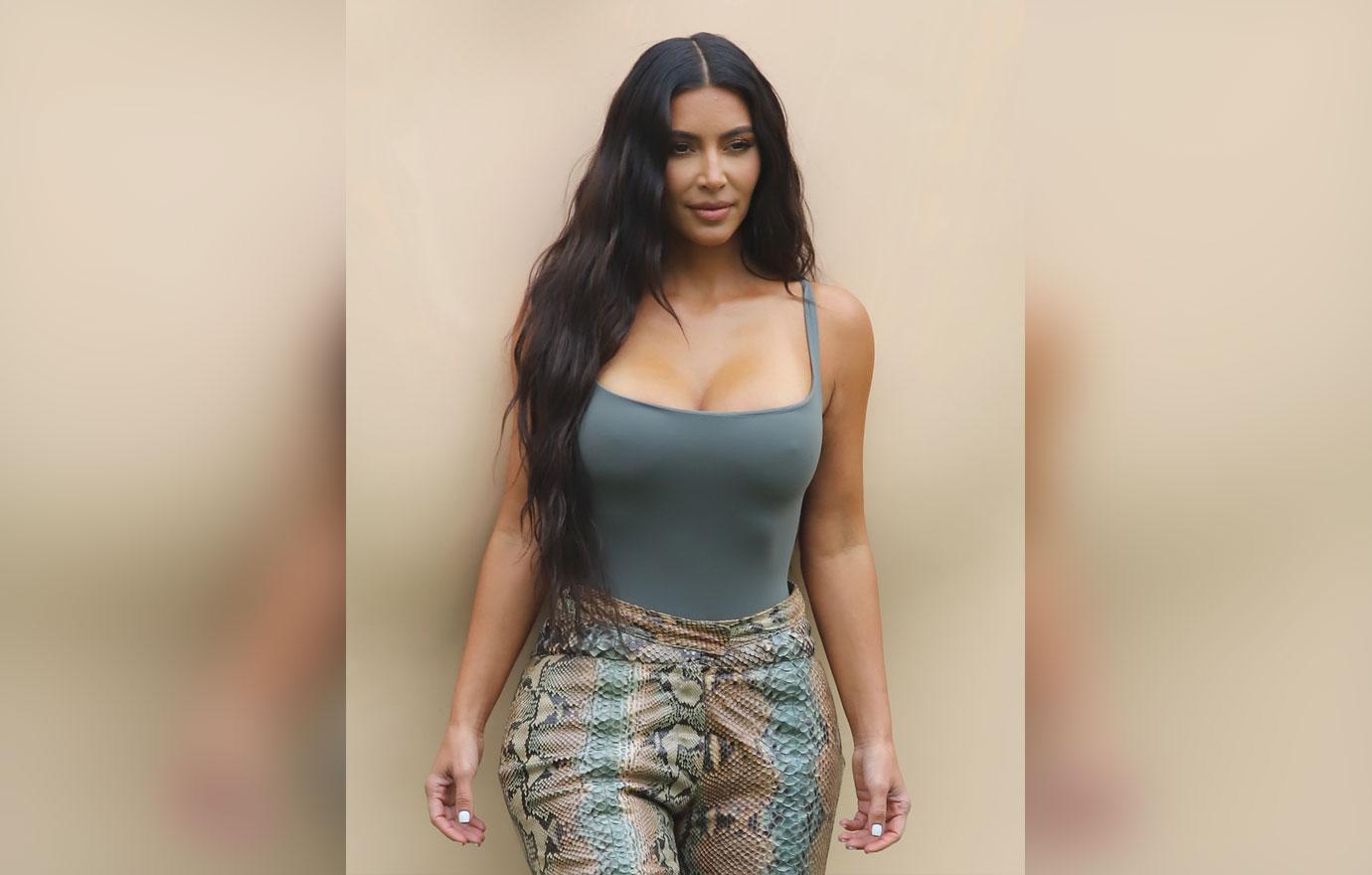 Kim Kardashian Skims Pop Up Shop at the Grove April 7, 2021 – Star