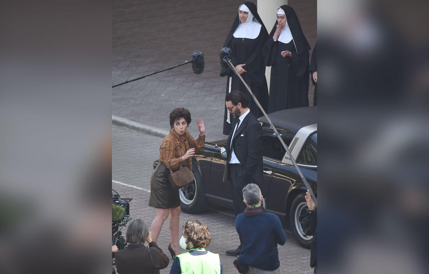 lady gaga and john huston filming house of gucci in rome