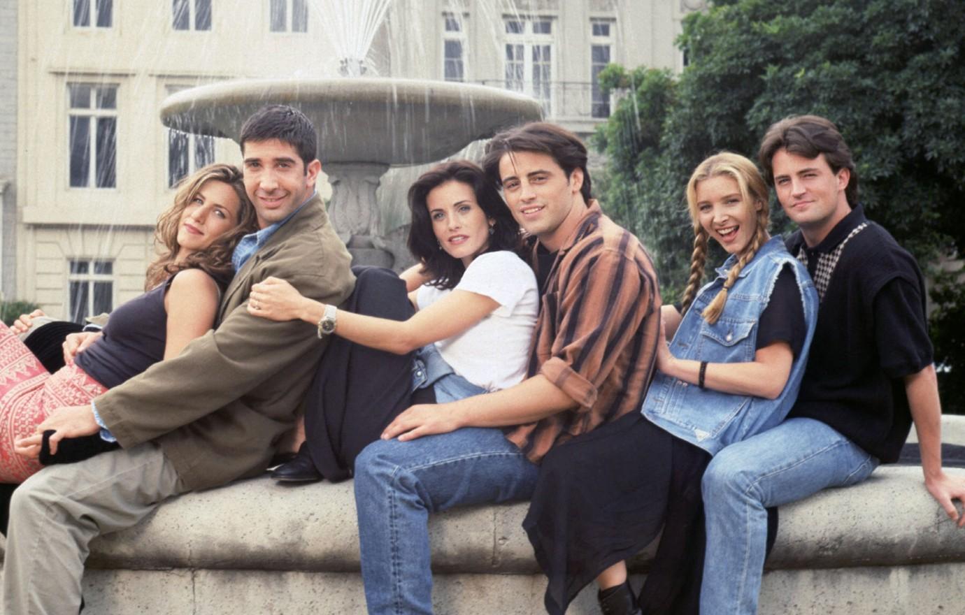 courteney cox reveals where friends character monica gellar be today