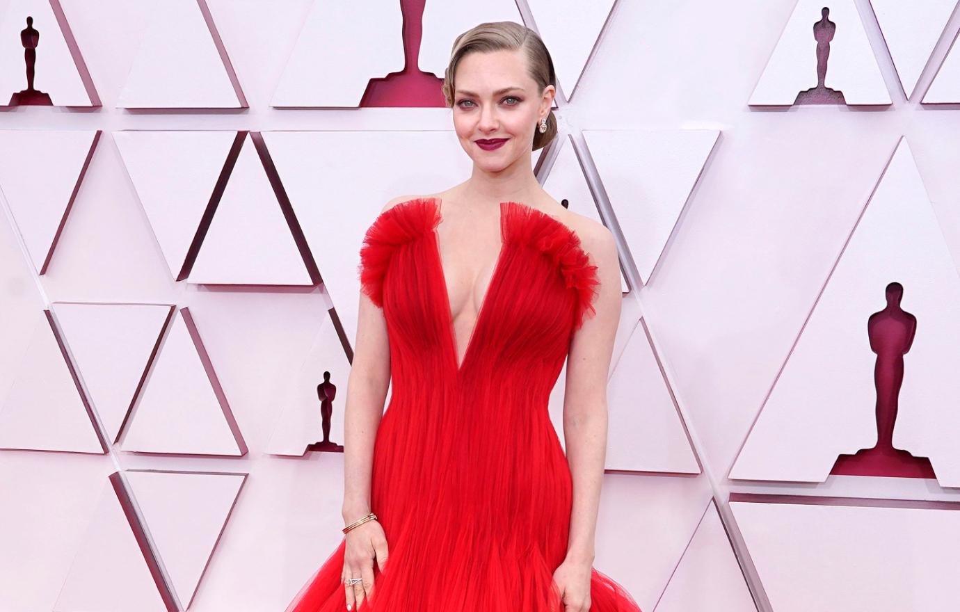 amanda seyfried terrified of postpartum depression turned to cognitive behavioral therapy