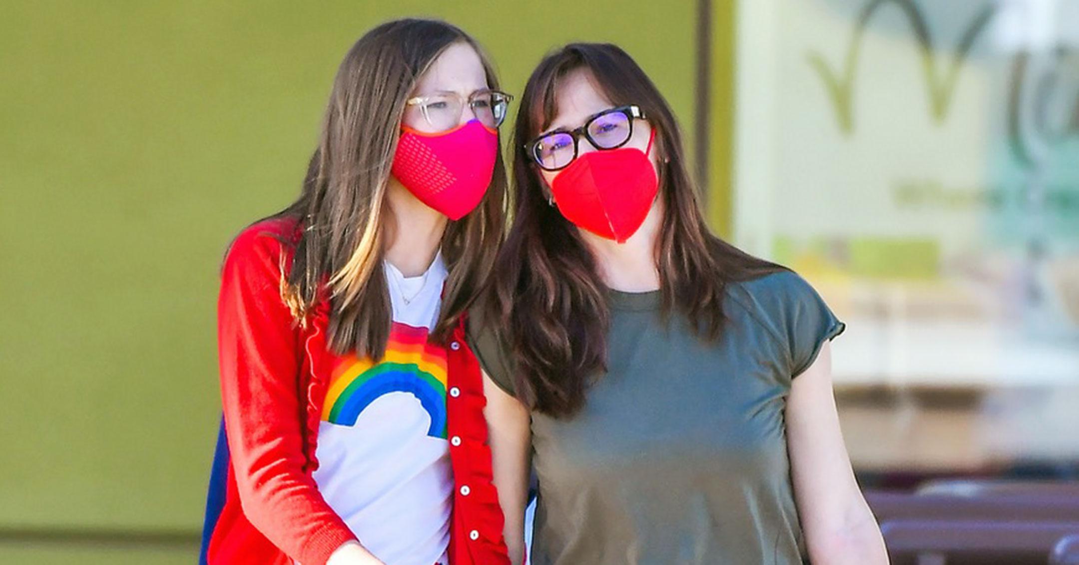 jennifer garner violet glasses