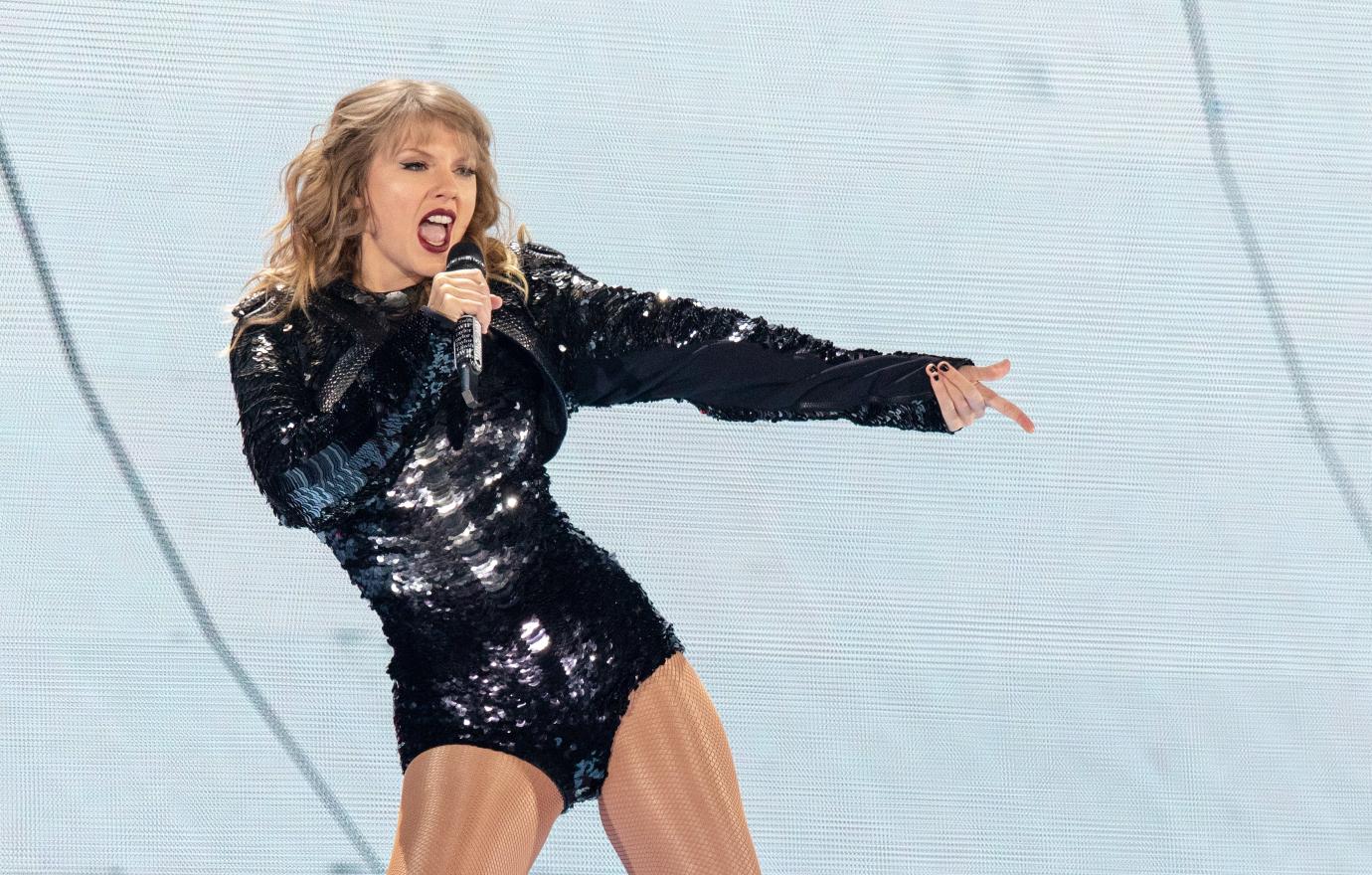 taylor swift sold more concert tickets female artist