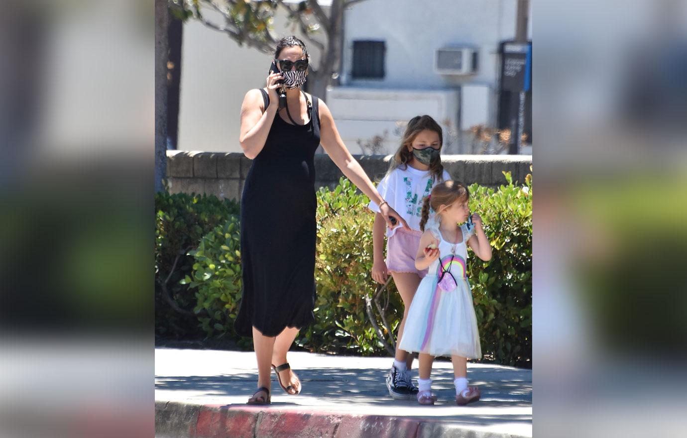 pregnant gal gadot seen out with her daughters