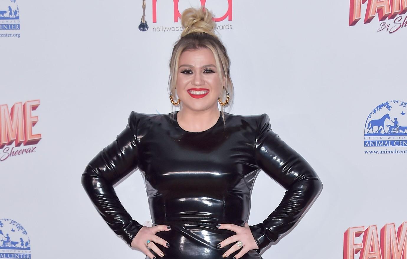 recording new music kelly clarkson heal divorce