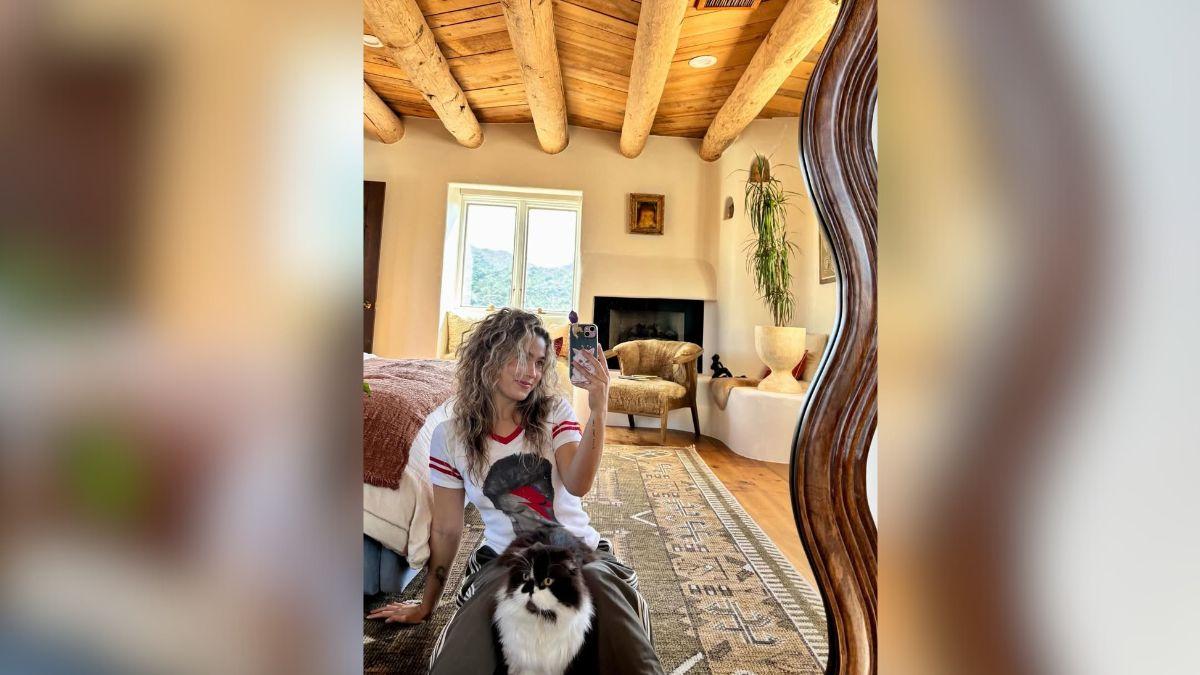 image of Haley Lu Richardson is obsessed with her cat, Darbin. 