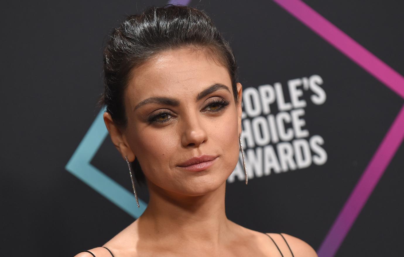 ukraine native mila kunis praises citizens