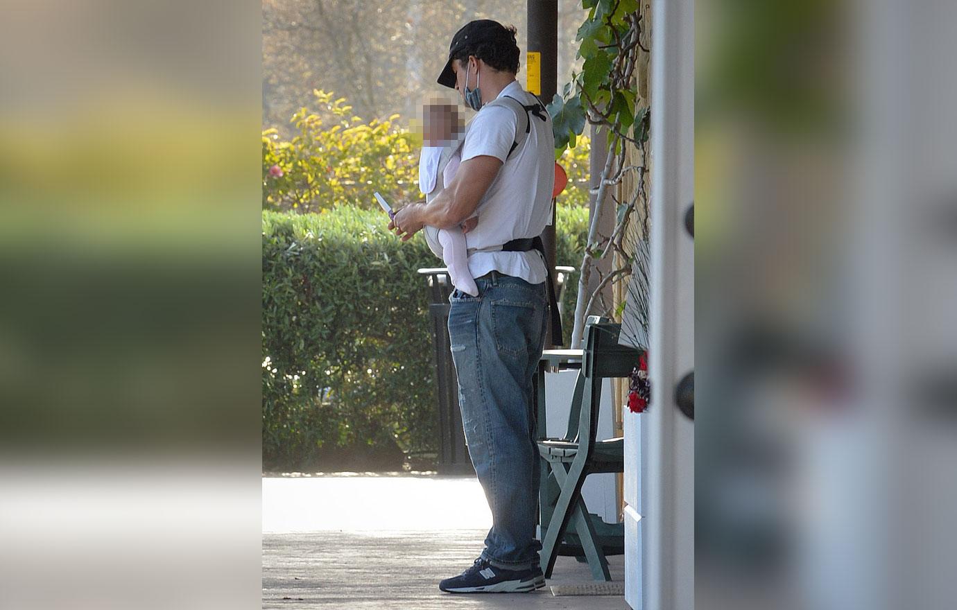 katy perry and orlando bloom stop at health food store with baby daisy