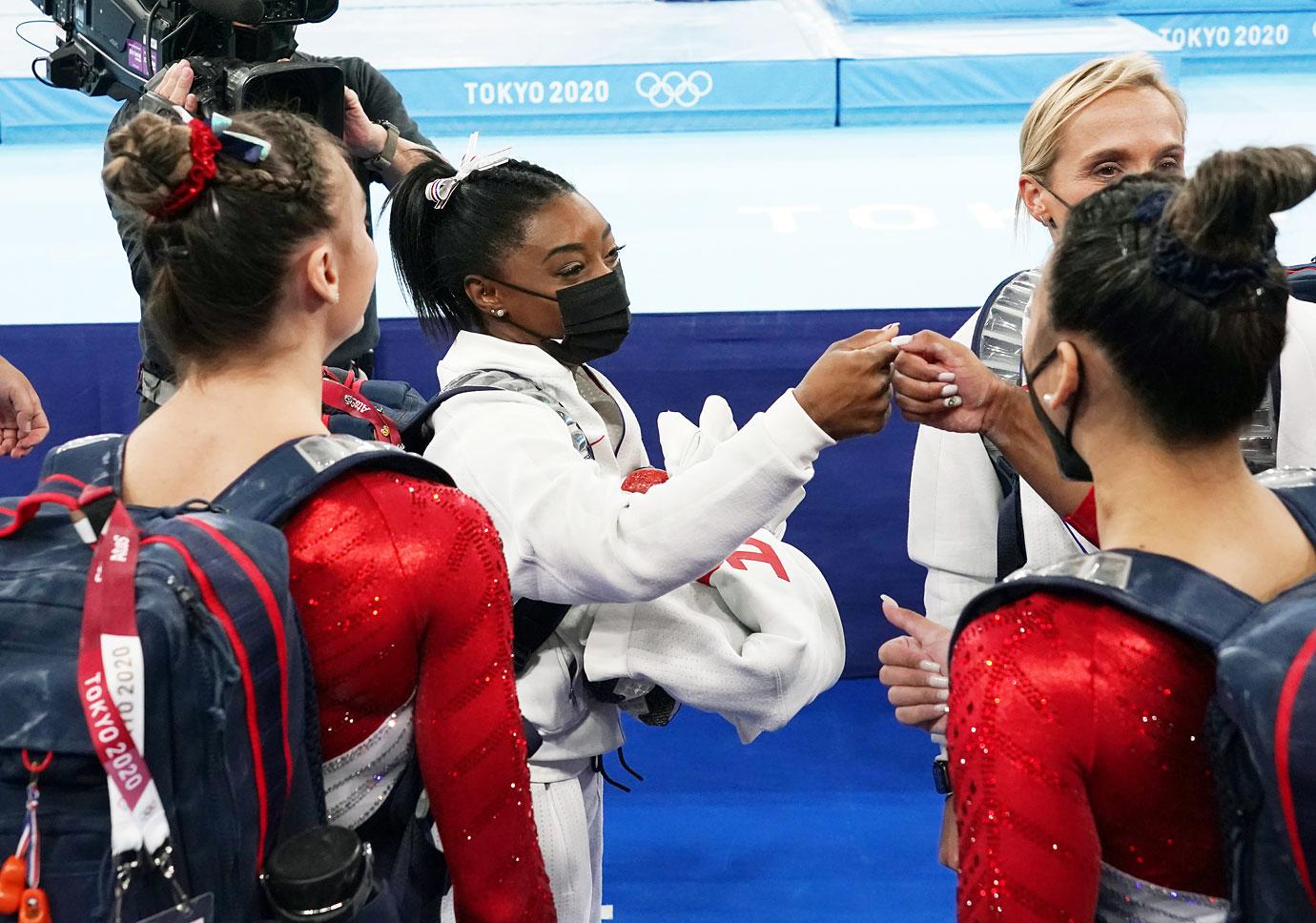 simone biles pulls out of womens artistic team all around finals