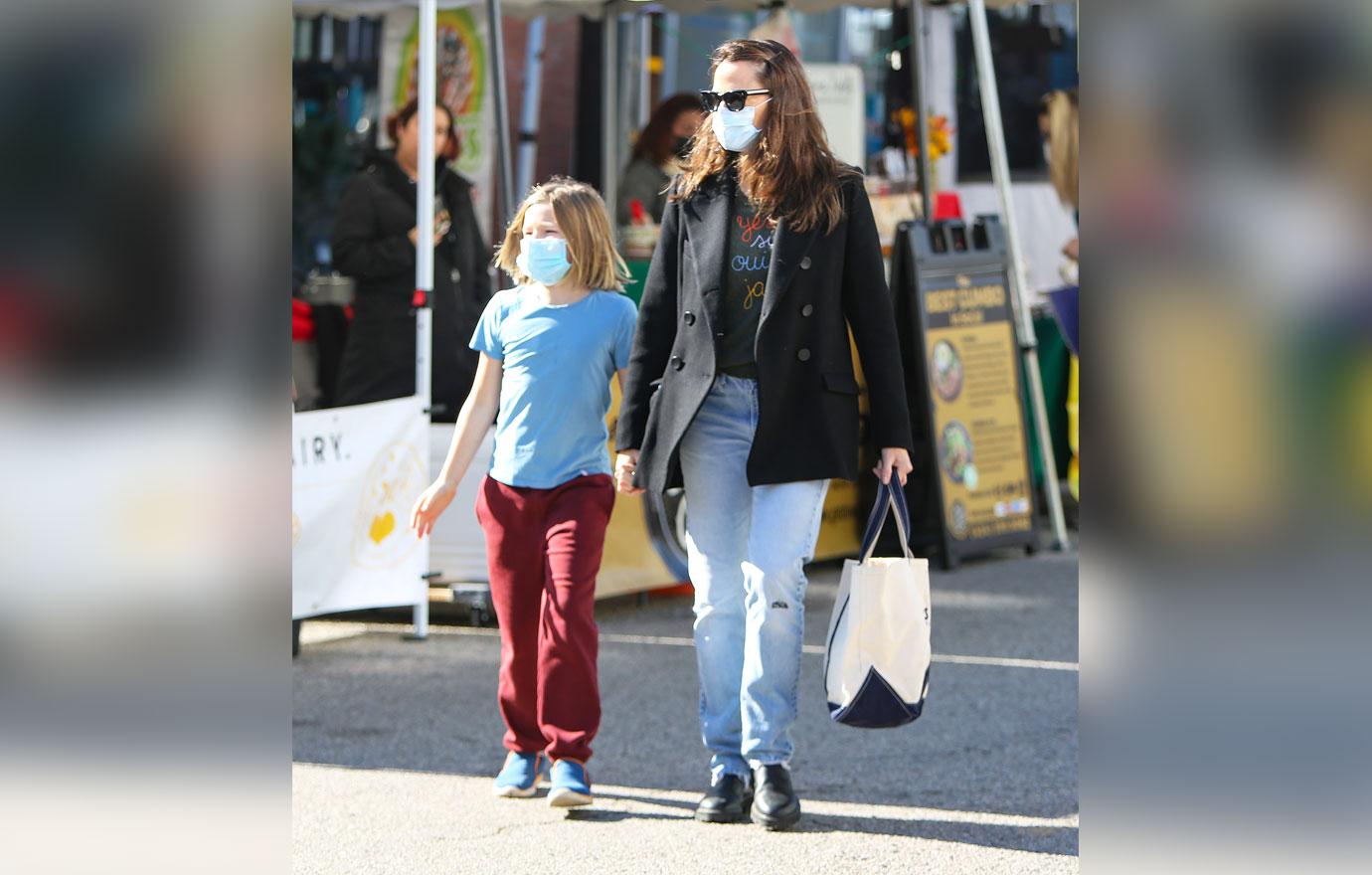 jennifer garner holds hands son samuel farmers market photos