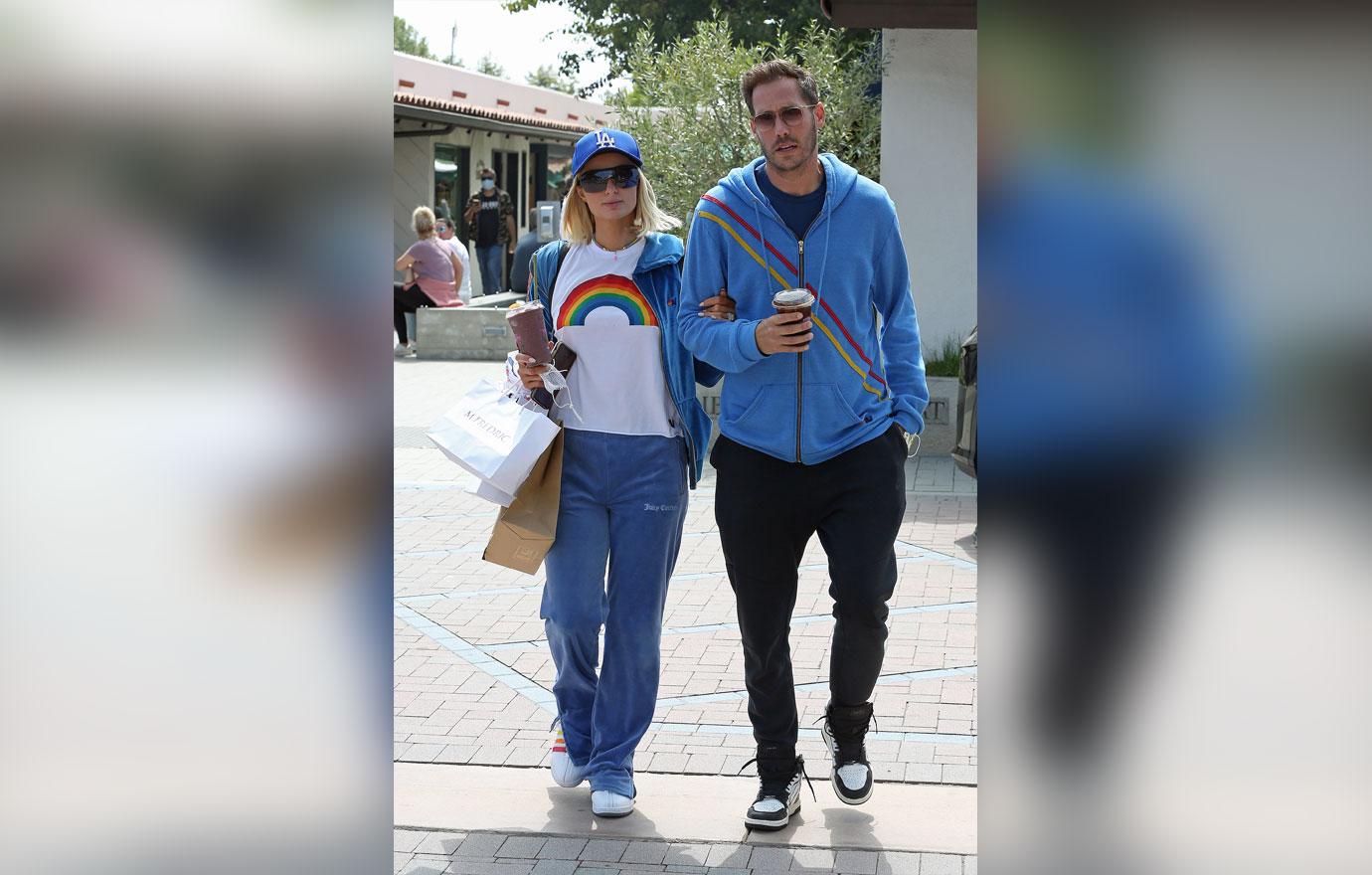 paris hilton and boyfriend cater reum stop for smoothies in malibu