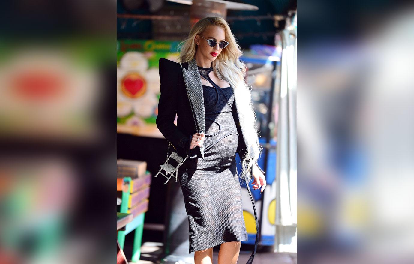 Pregnant Christine Quinn Wears Black Outfit In L.A.: Photos