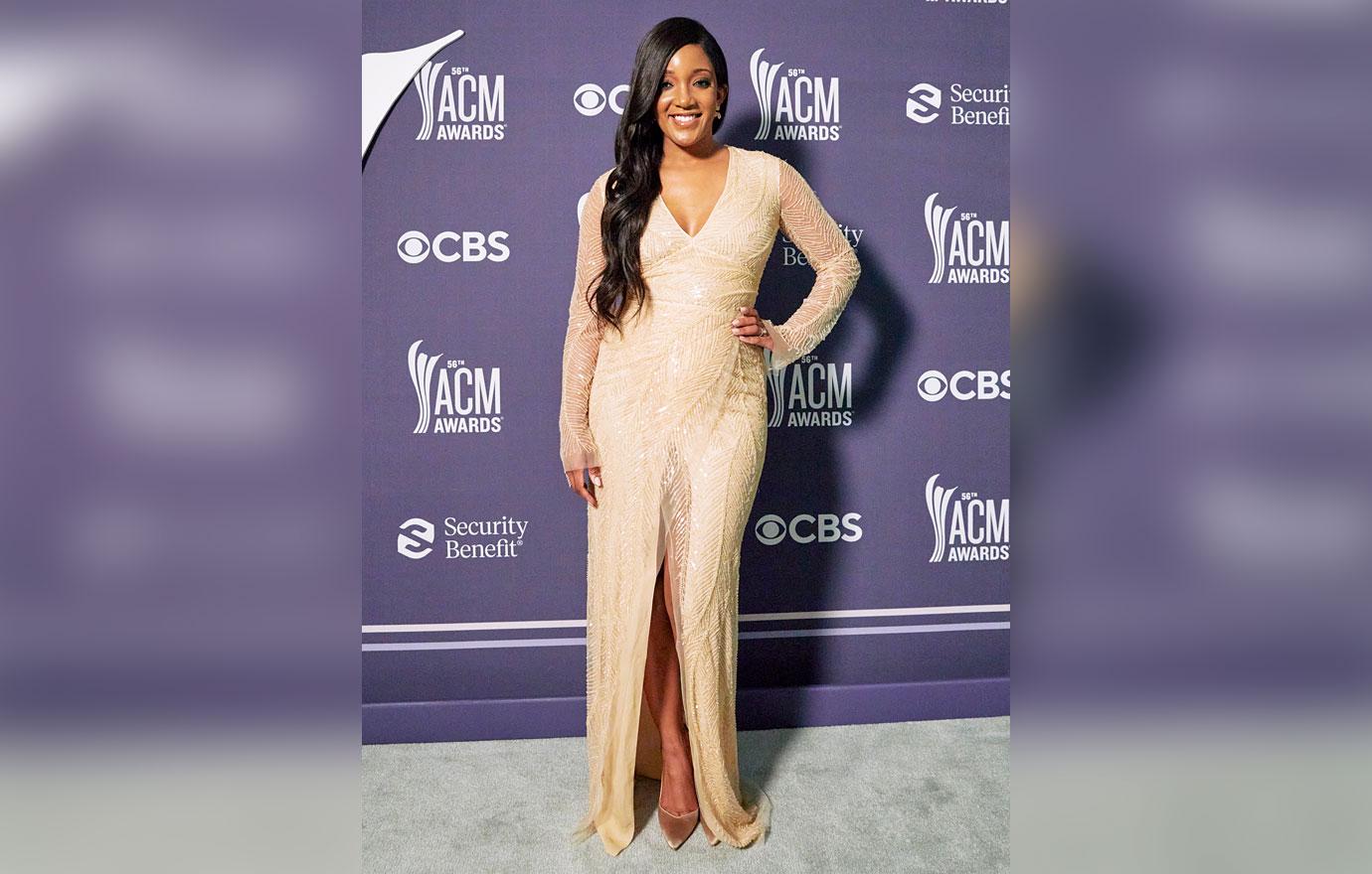 Mickey Guyton at the 2021 ACM Awards, Pictures