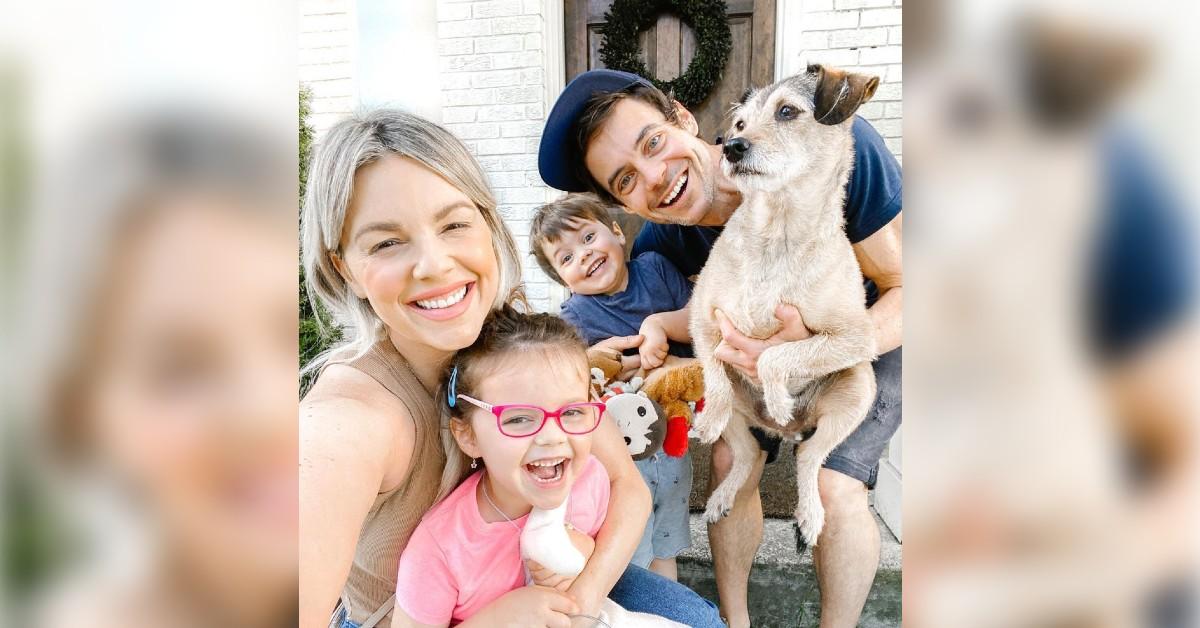 Ali Fedotowsky-Manno Had an Adorable Family Photo Shoot to Reveal the Sex  of Baby #2