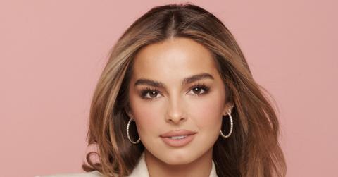 addison rae signs multi picture deal netflix after hes all that premiere