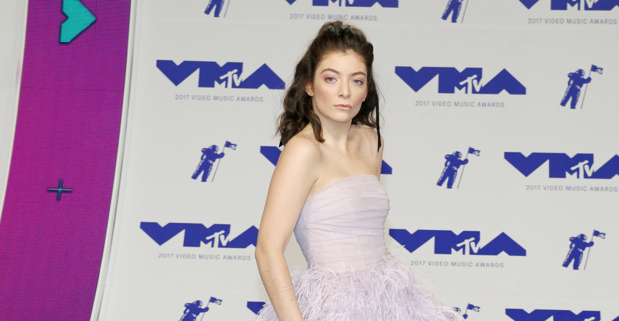 lorde second guessing decision quit social media pandemic makes her feel isolated