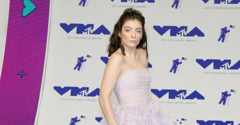 lorde second guessing decision quit social media pandemic makes her feel isolated