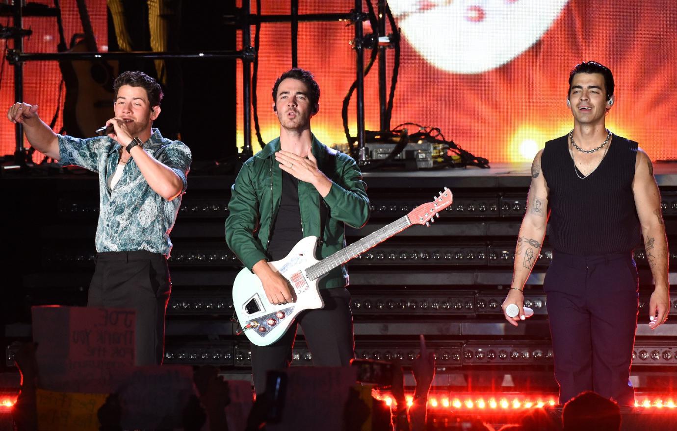 jonas brothers doing family centric comedy roast netflix