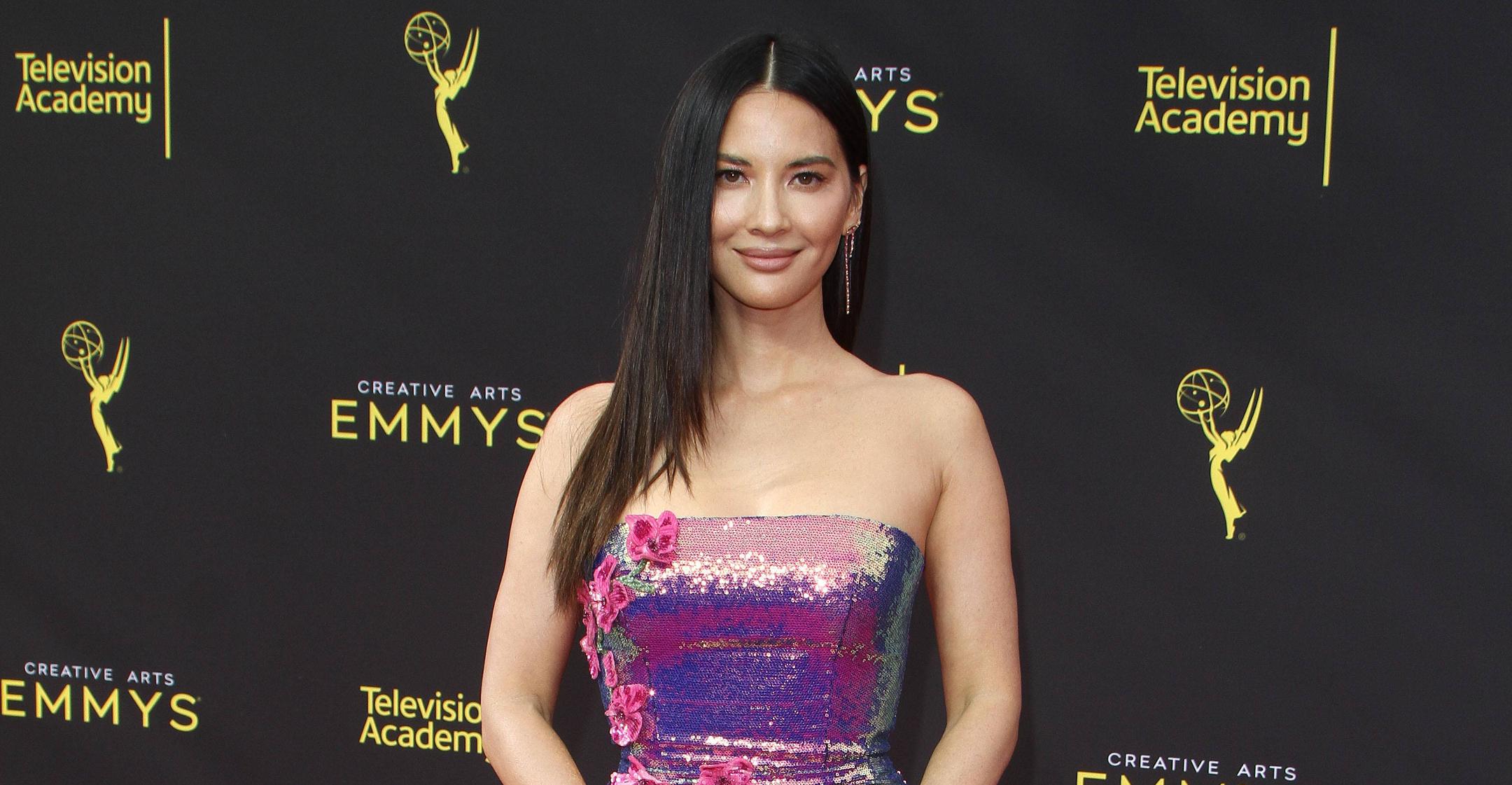 olivia munn credits mom tribe keeping her sane during first pregnancy great advice