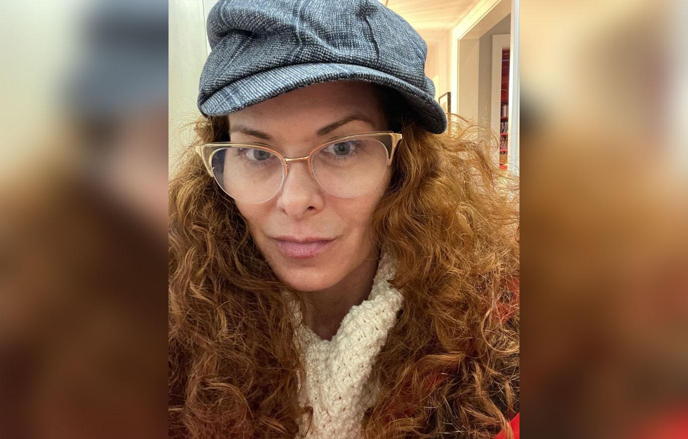 debra messing reveals she has covid  ahead of nye