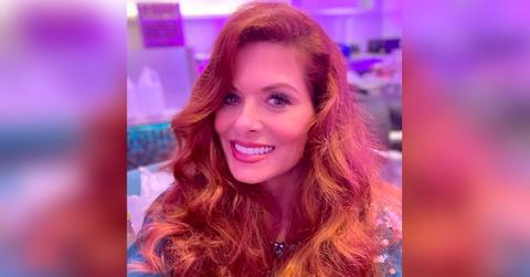 debra messing reveals she has covid ahead of nye p