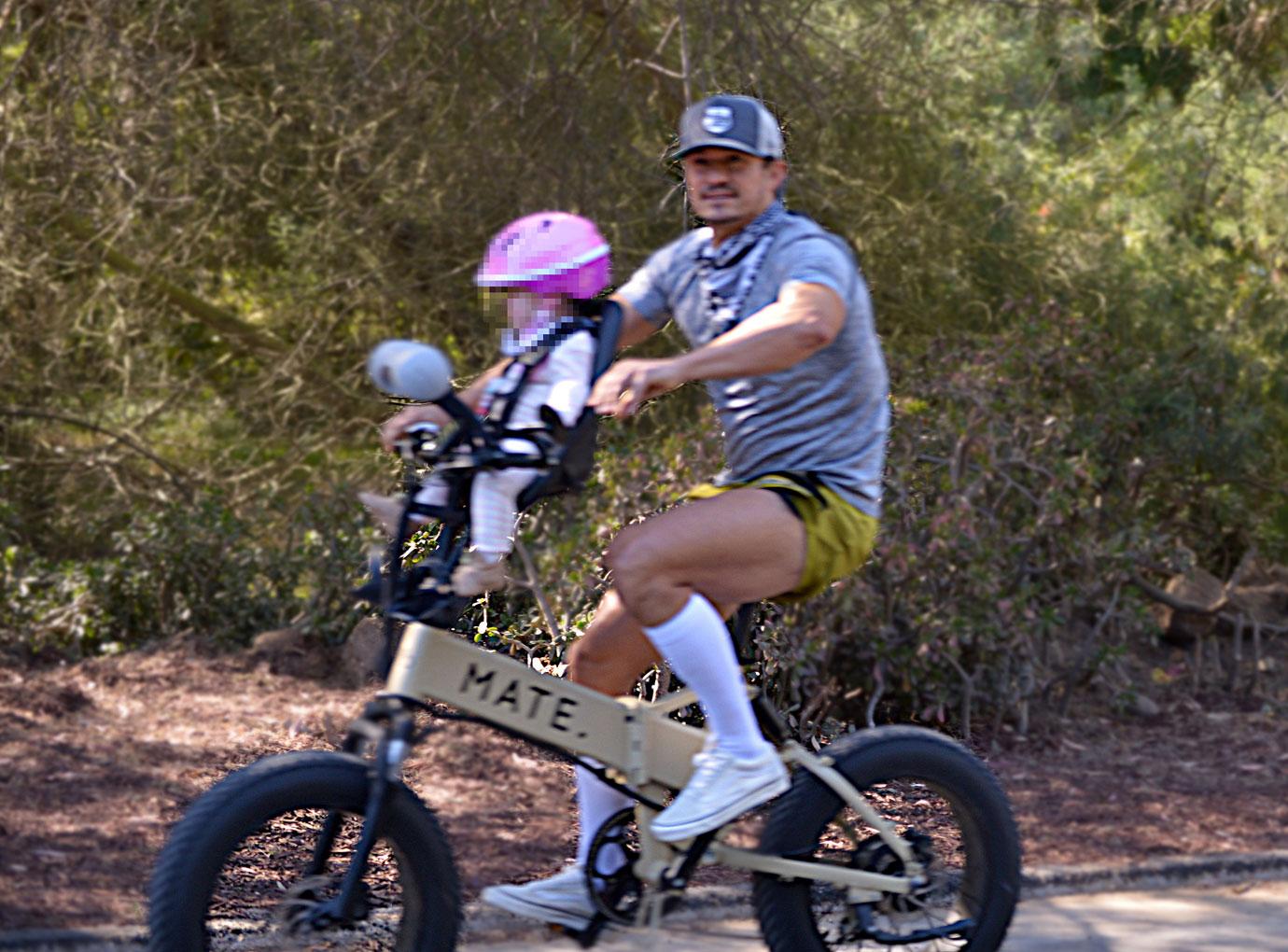 katy perry and orlando bloom go for bike ride wth baby daisy