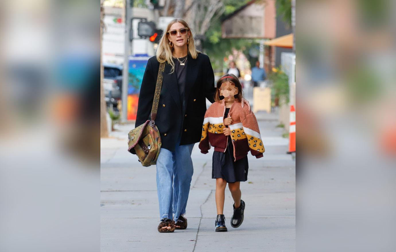 ashlee simpson out shopping with daughter jagger