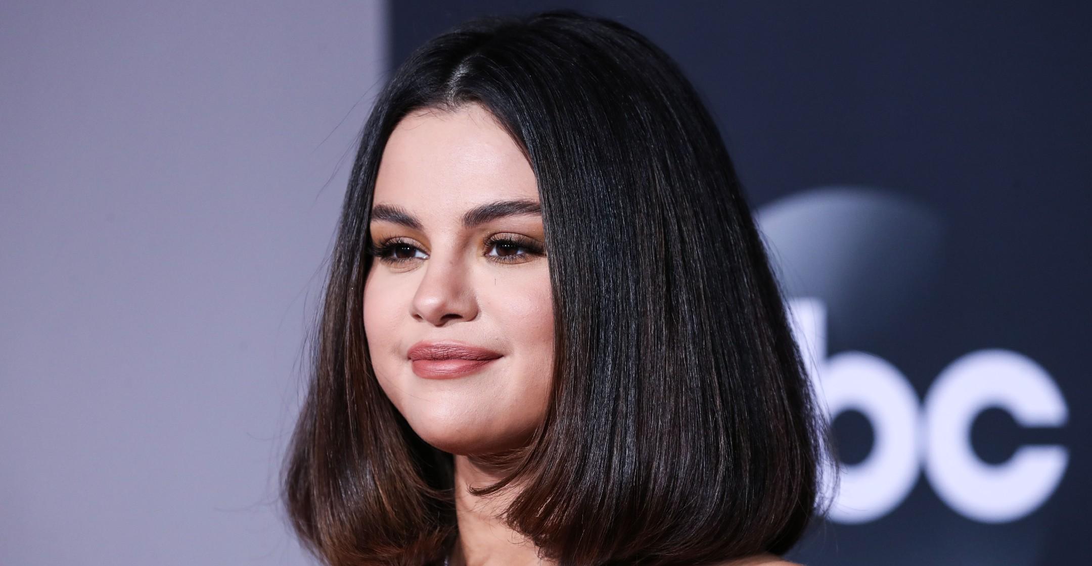 Selena Gomez Shares Natural Makeup