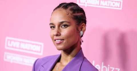 alicia keys help others become centered